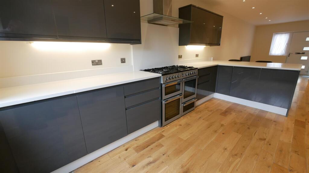 LIVING ROOM / OPEN PLAN KITCHEN