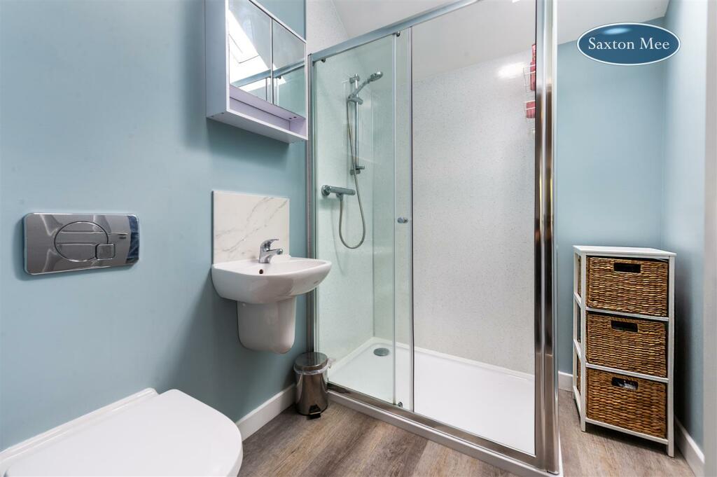 ensuite.jpg