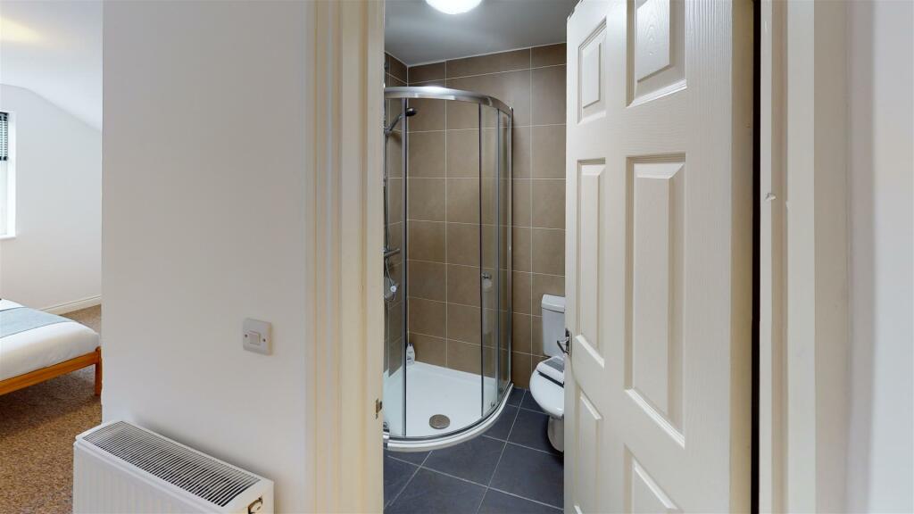 8-Montgomerie-Rd-Portsmouth-Bathroom (5).jpg