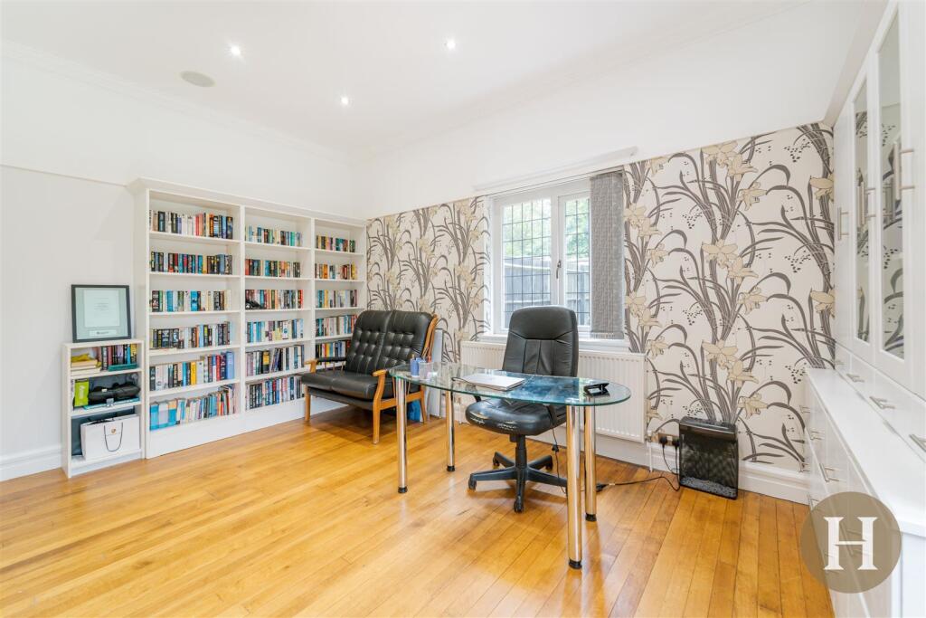 Hadleigh Estate Agents-17.jpg