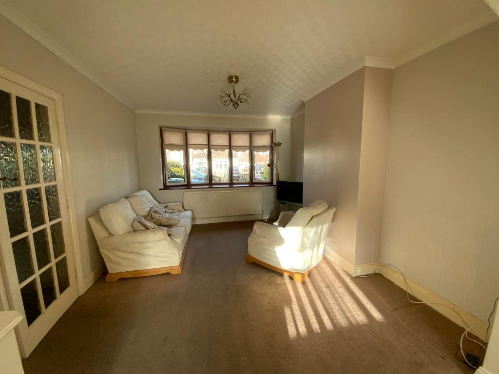 LIVING ROOM 27'5 x 11'2