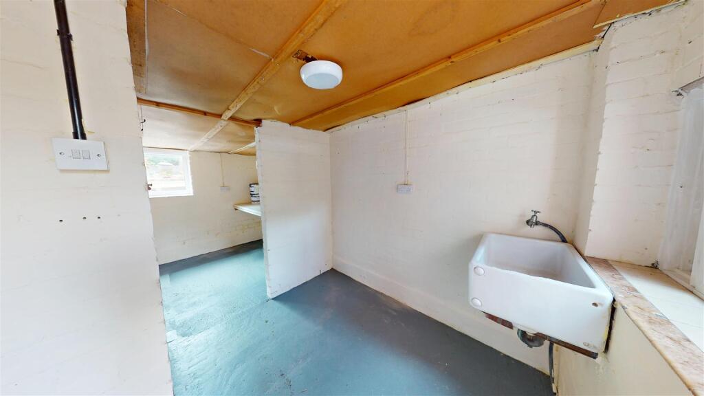 Weir Road 3 Out House 2.jpg