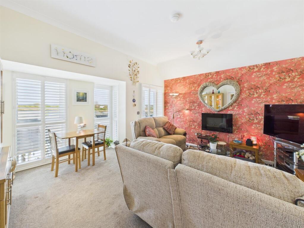 Open Plan Lounge/Diner