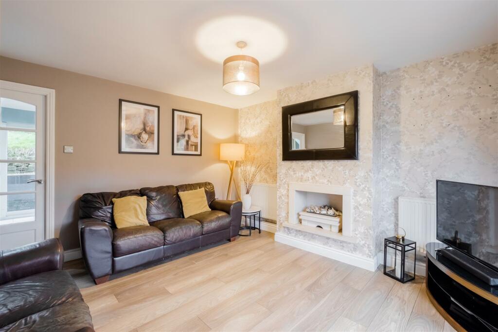 LIVING ROOM 2.jpg
