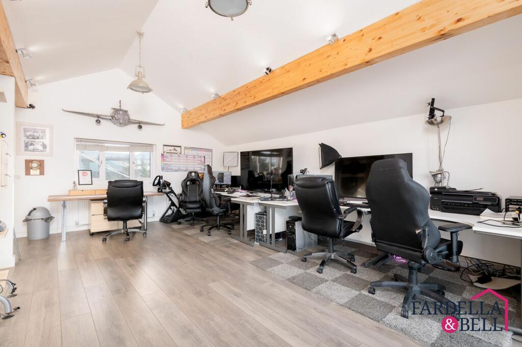 Bedroom / Office