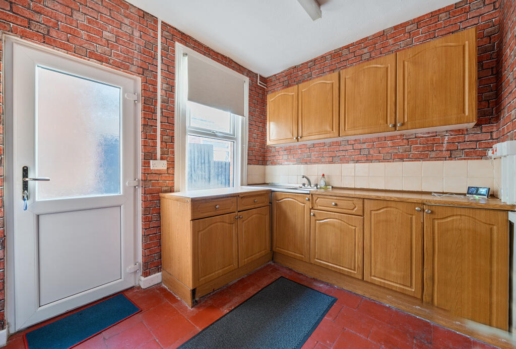 1374166-8-6904de6...