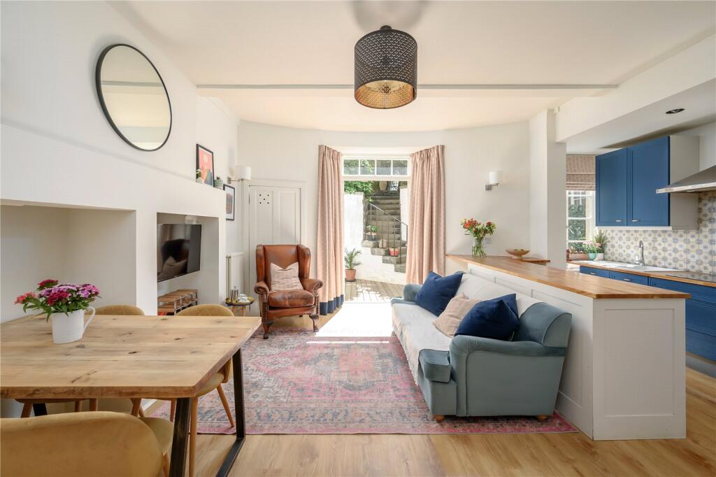 Sitting Room/Kitchen