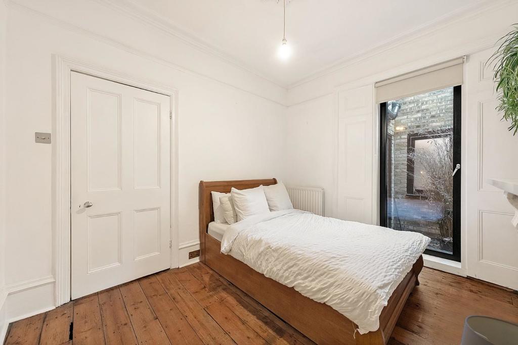Bedroom (3).jpg