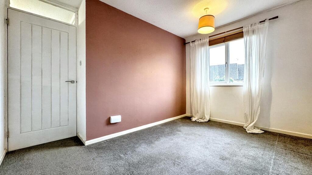 A neat and bright single bedroom featuring a la...