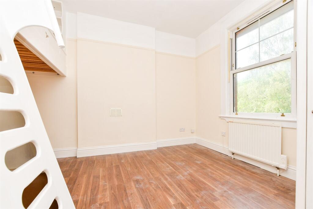 Bedroom (F2,51)