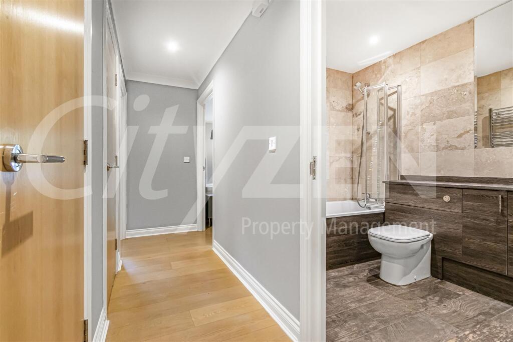 BATHROOM/HALLWAY