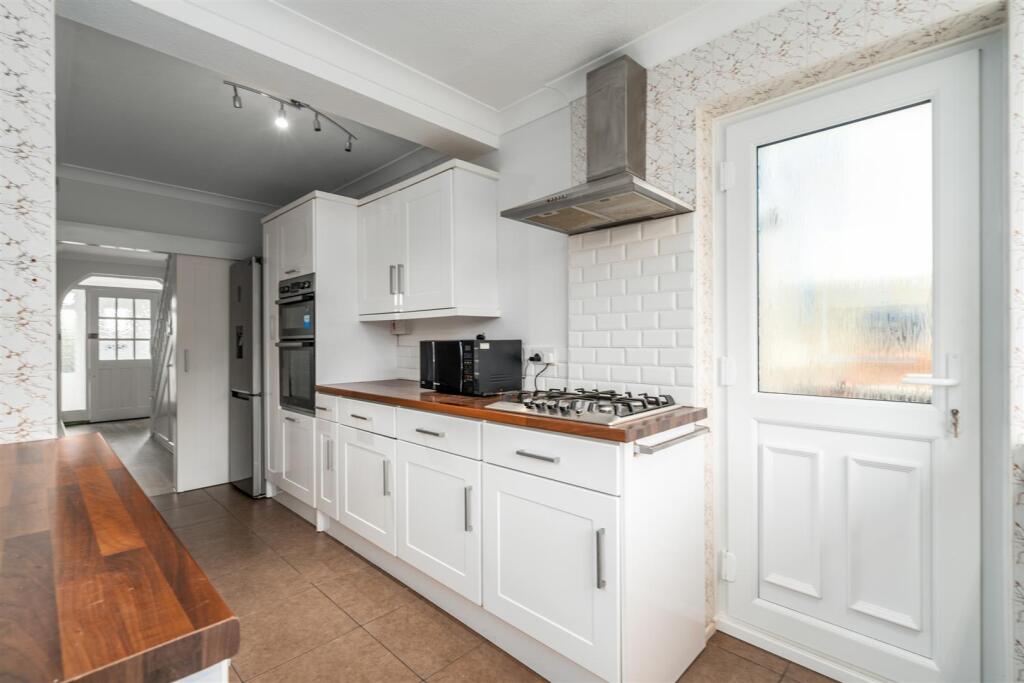 6 Hatchford Avenue-4_lo.jpg