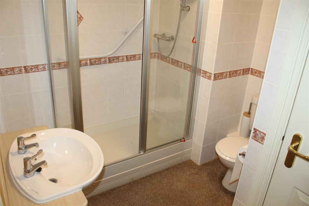 SHOWER ROOM
