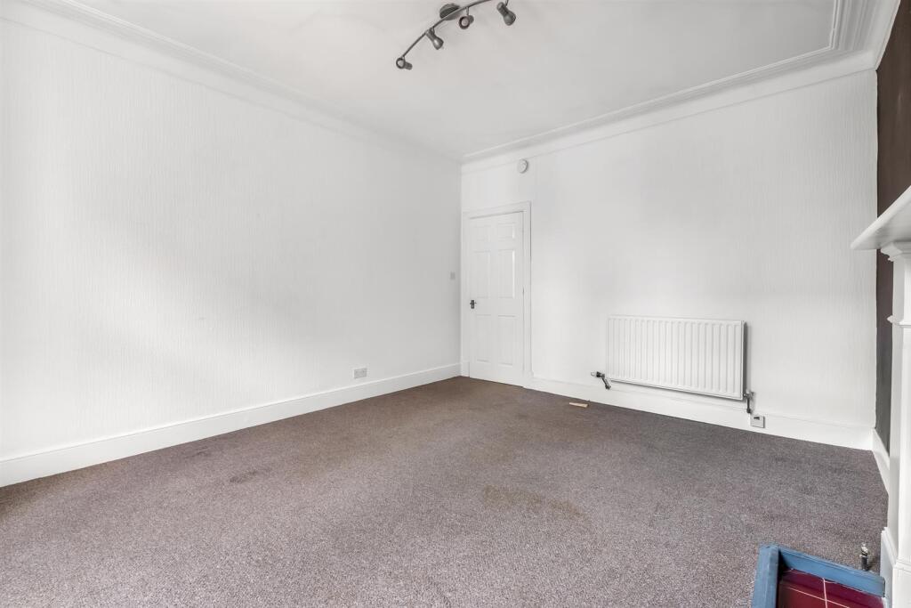 1R 4 Lawson Place (3).jpg