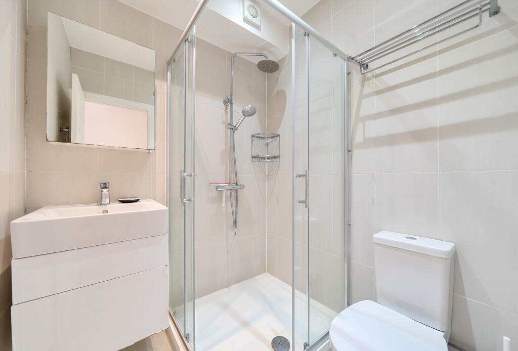 1342788-15-68a7a7...