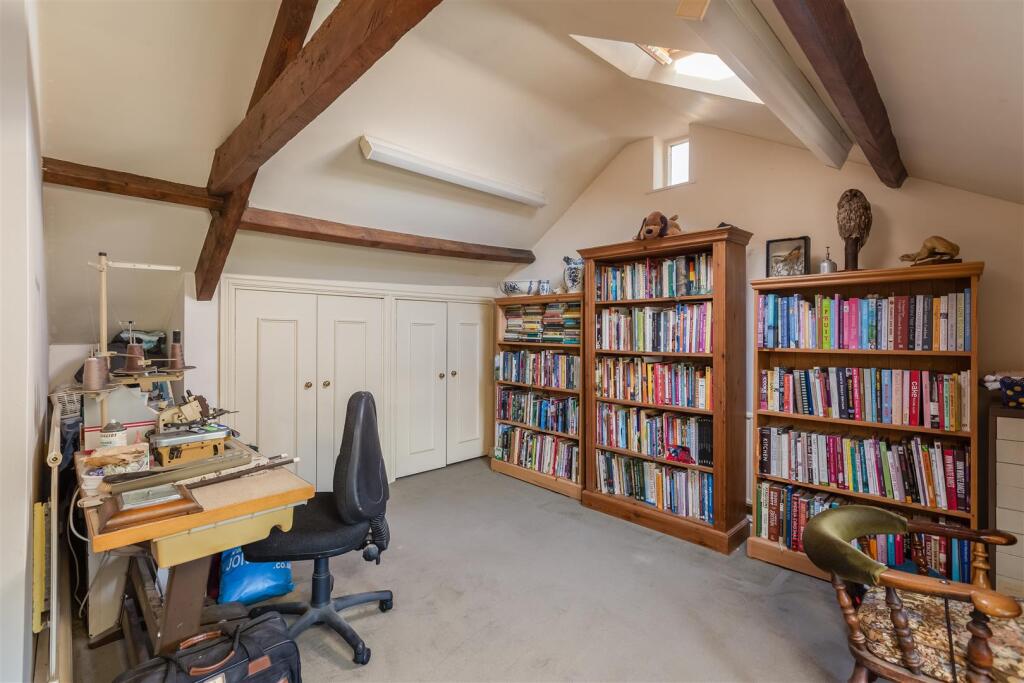 Rockery Cottage Bedroom 2-1.jpg