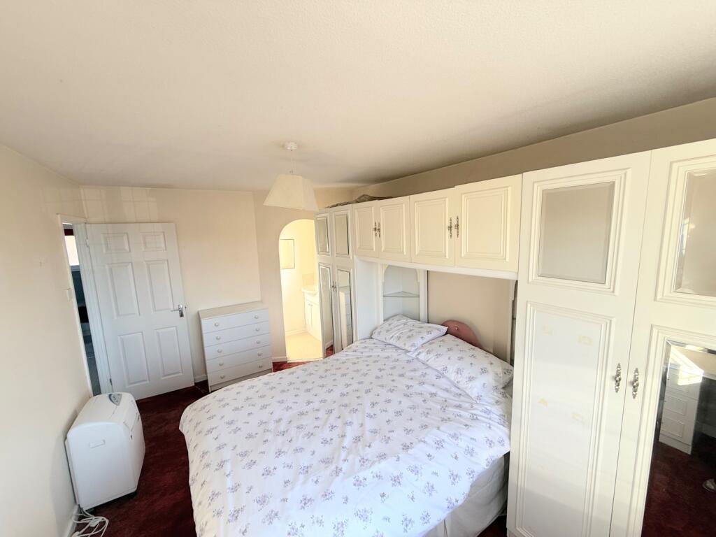 98F351E8-08DA-490D-856D-00211472E386