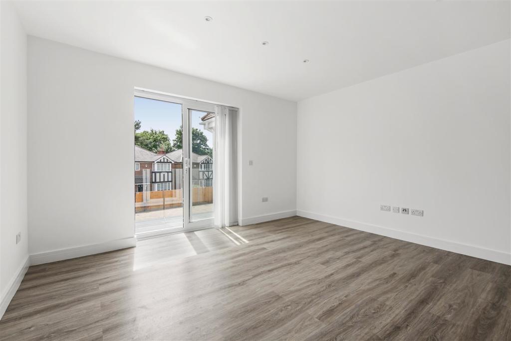 Flats 4, 15-17 Tudor Gardens,  - doVzCVcDwVis9c7Ct