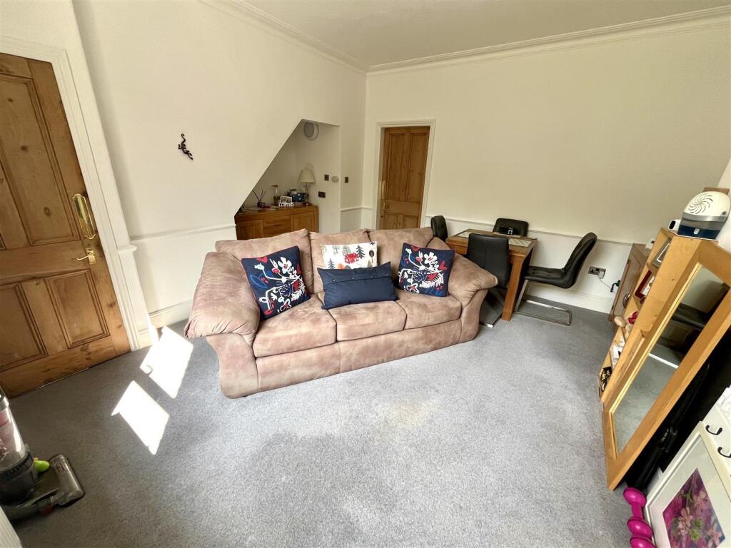 Bramleys Estate Agents - Thorn View - Elland (14).