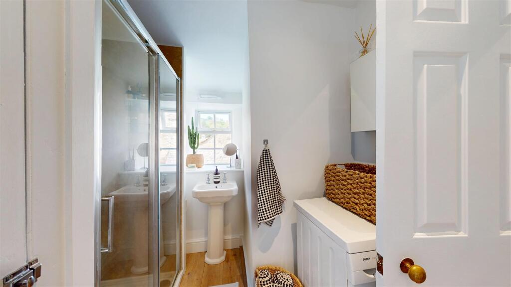 Shower Room.jpg