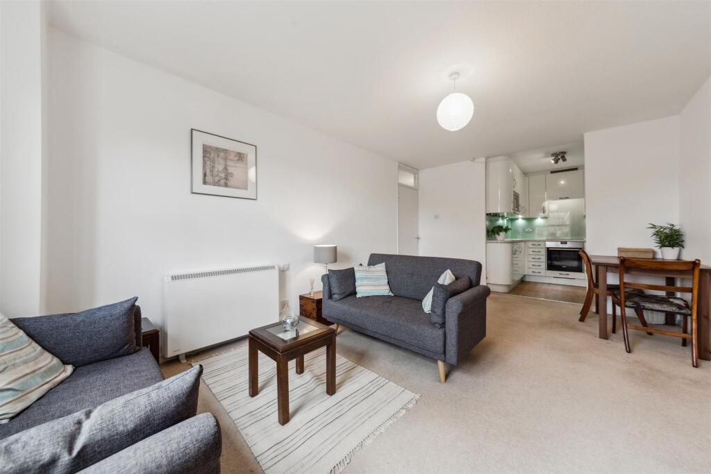 23 Andridge Court, SW19 3JW-10.jpg