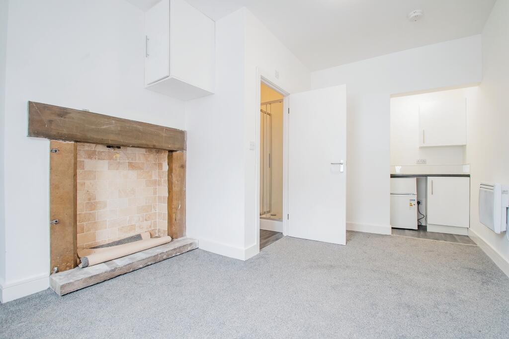 Living Room/Bedroom
