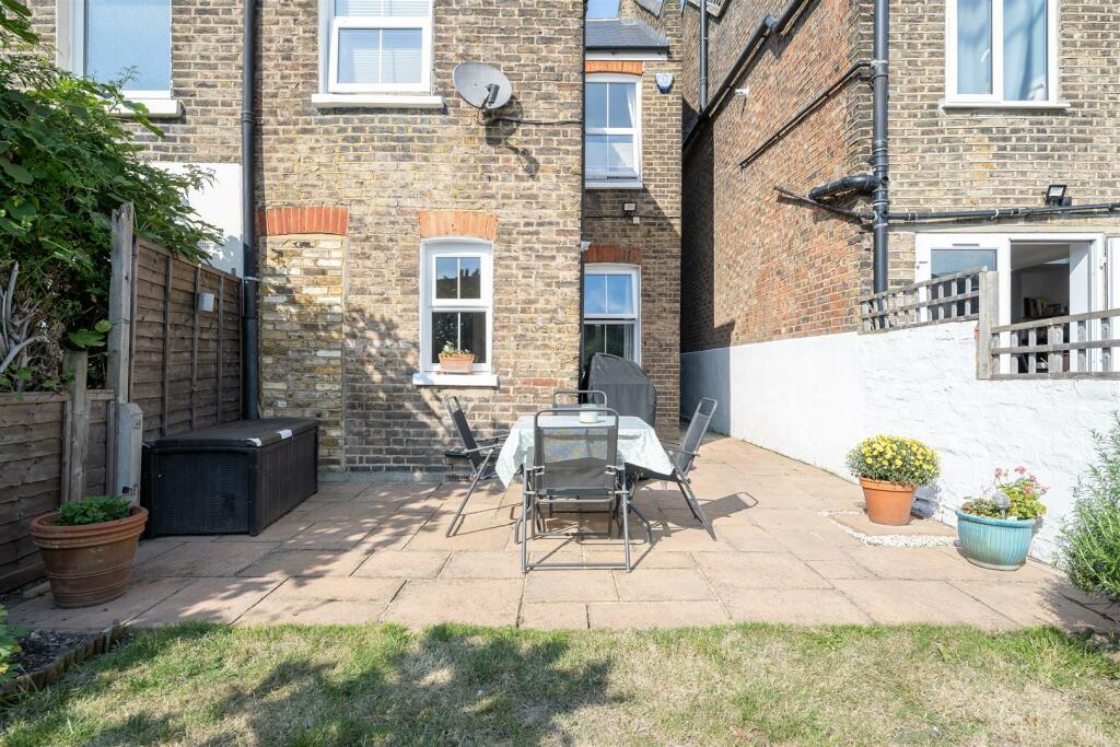 Clifton Avenue, E17