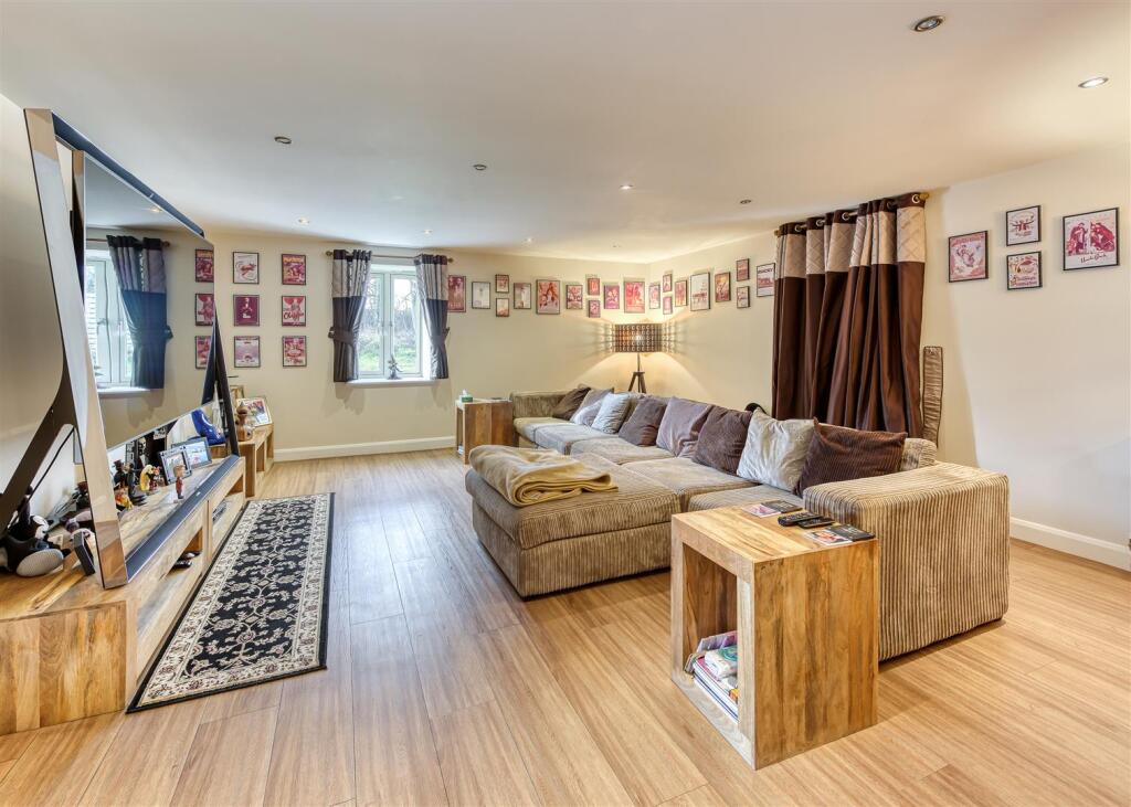 Dog Leg Barn-lounge1.jpg