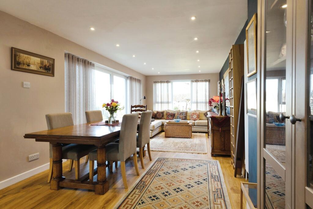 Open Plan Living/Dining Area