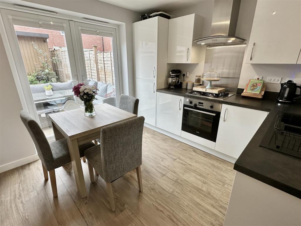 dining/kitchen