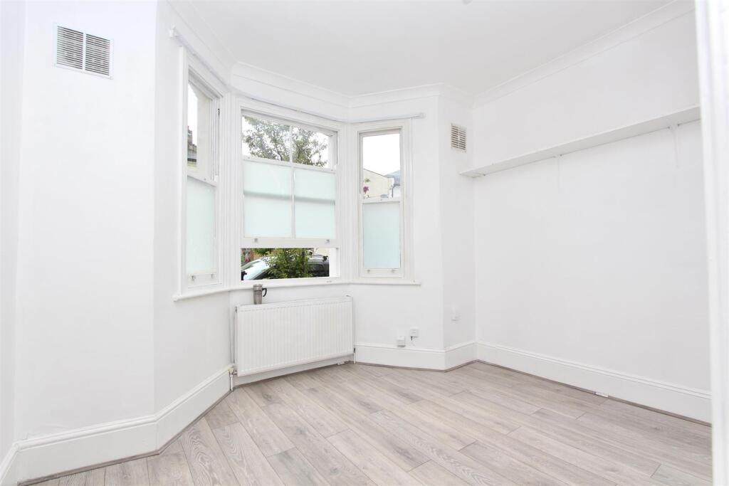 Dynevor Road, N16