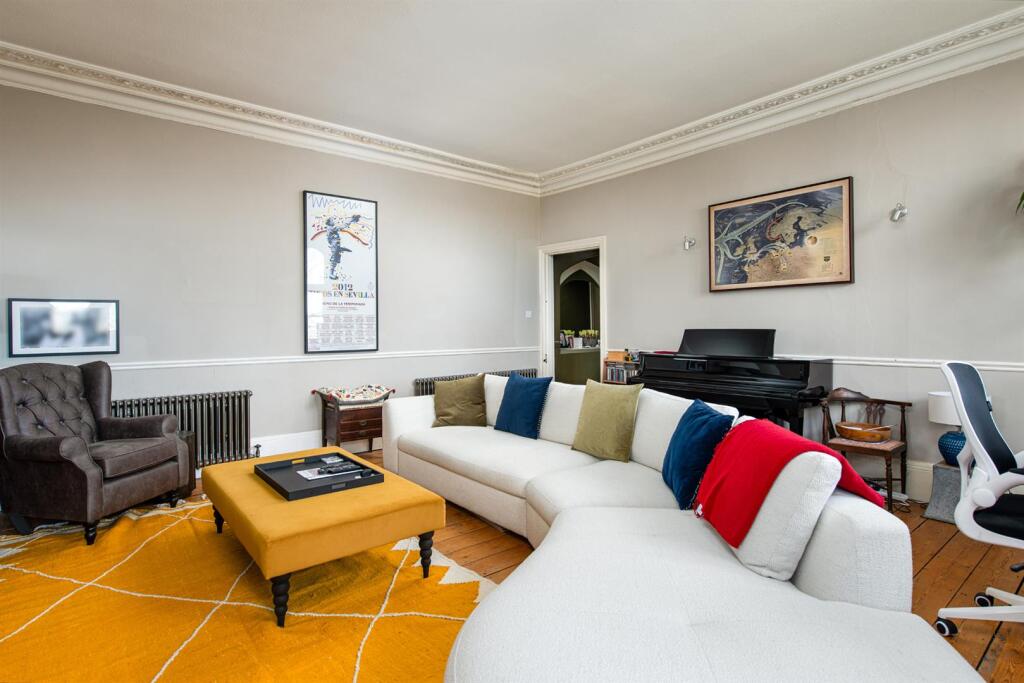 Sitting_Room_4.jpg