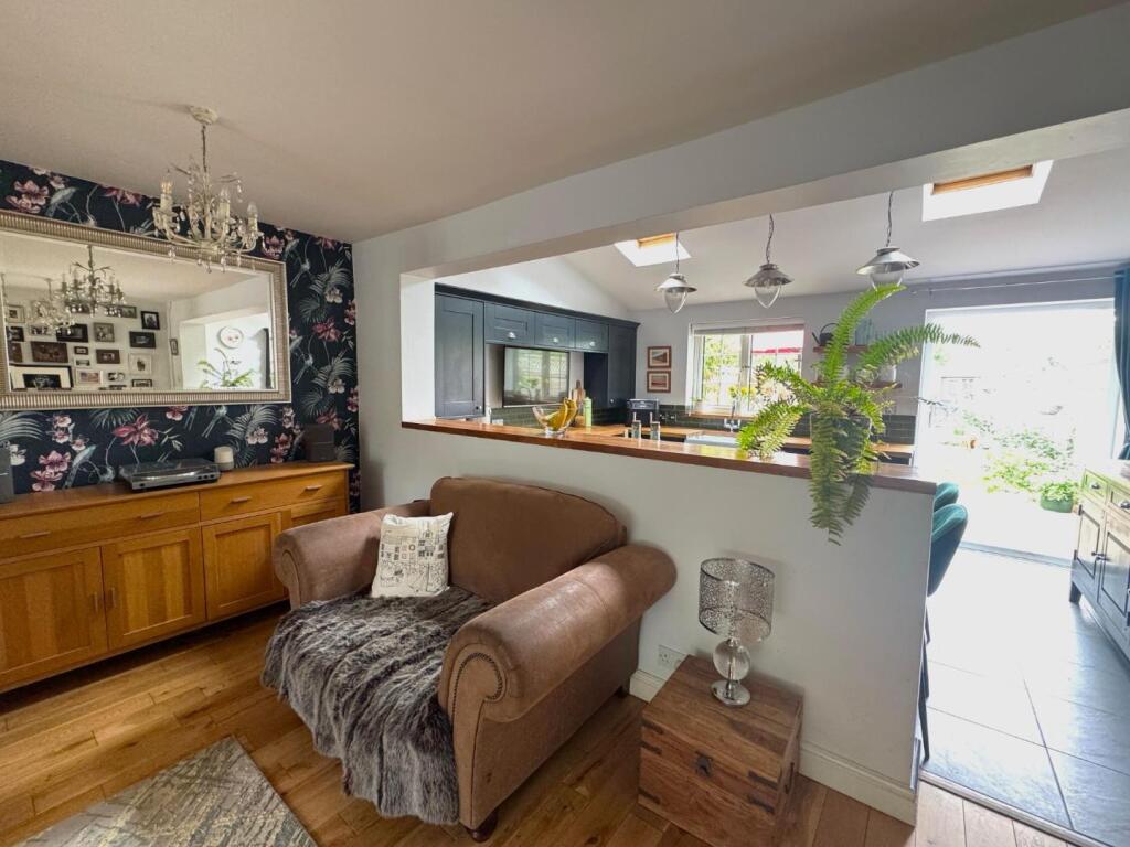 Sitting room/Dining room