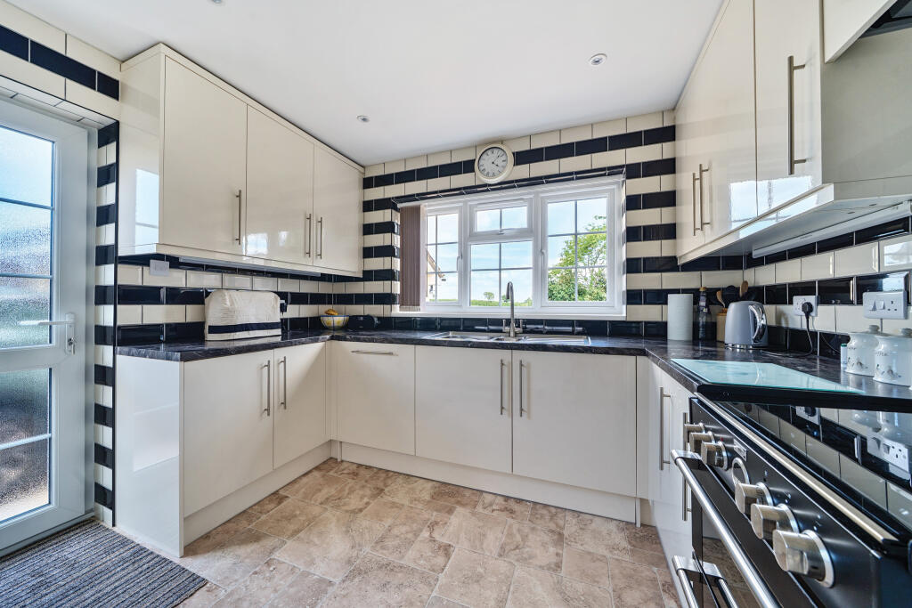 Kitchen / Breakfast Room