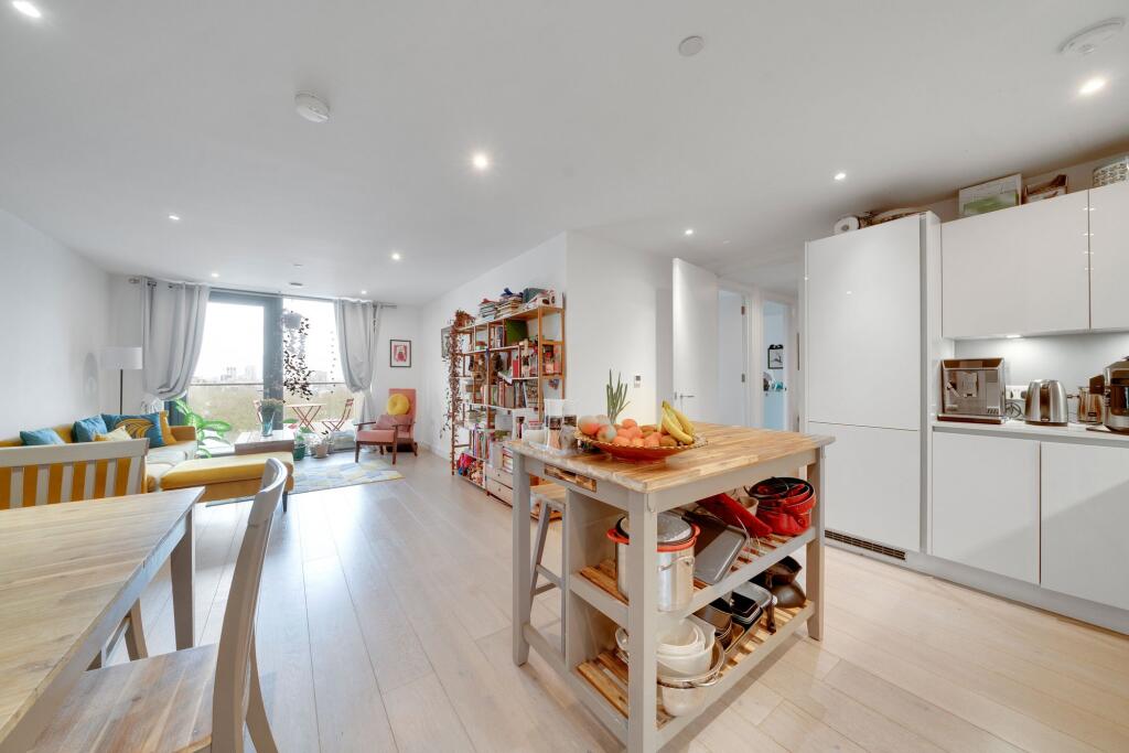 Kitchen/ Dining Area