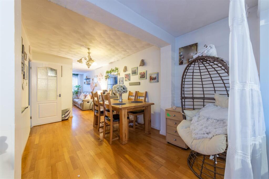 697 Monnow Way-17.jpg