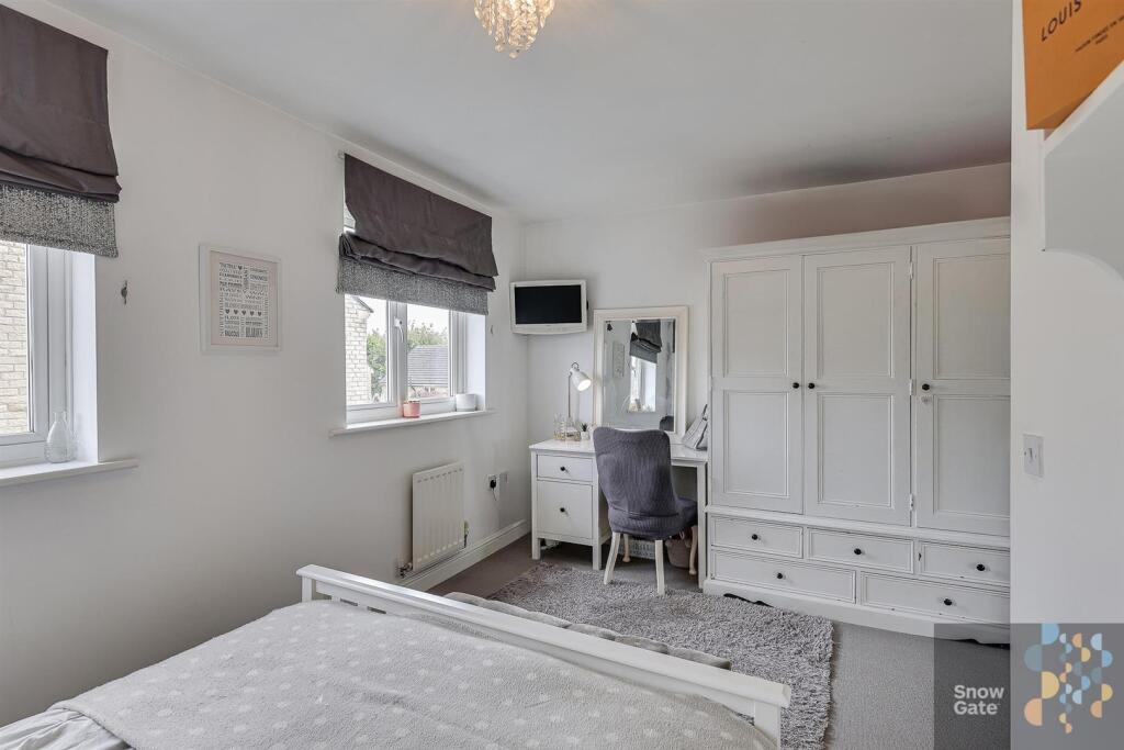 BEDROOM 2