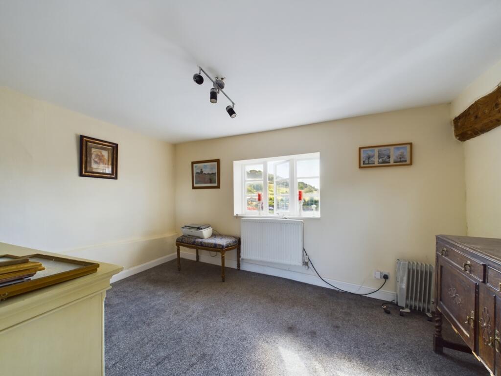 CAM01740G0-PR0279-STILL008