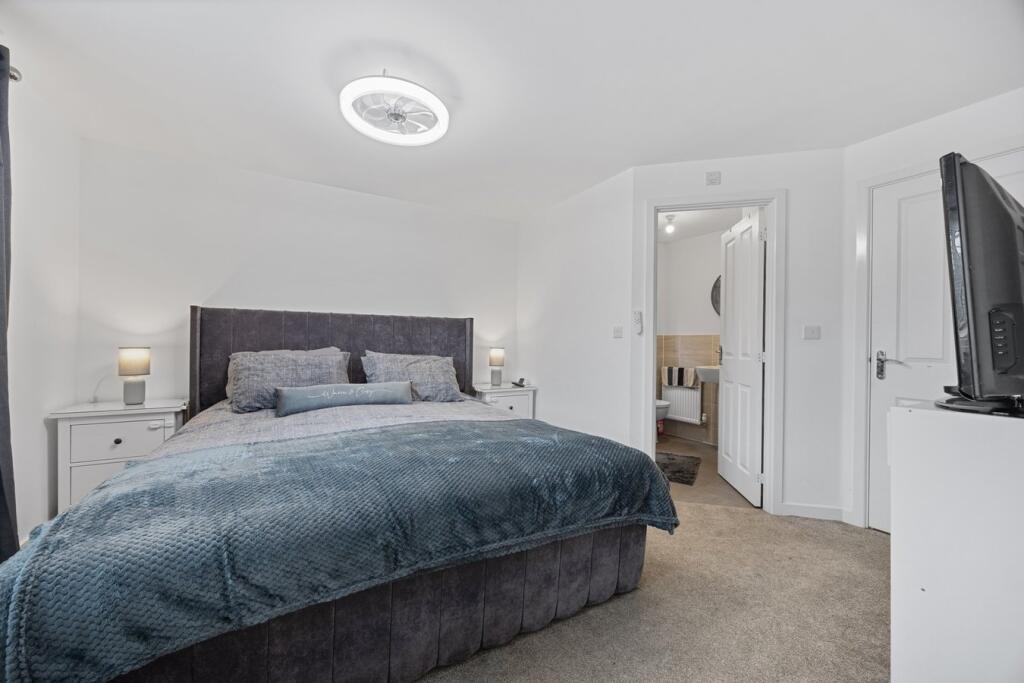 Master Bedroom to Ensuite