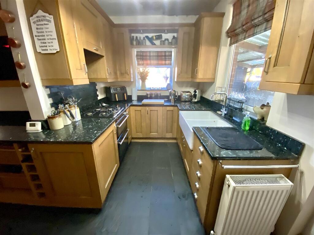 Bramleys Estate Agents - Edge Top - Thornhill - De