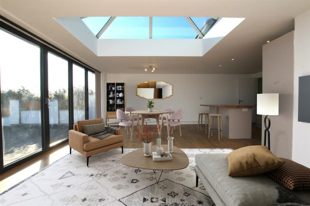 Open plan Lounge/Kitchen