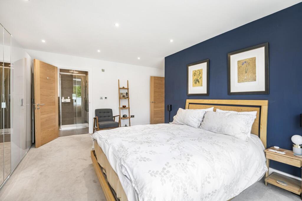 Principal bedroom suite