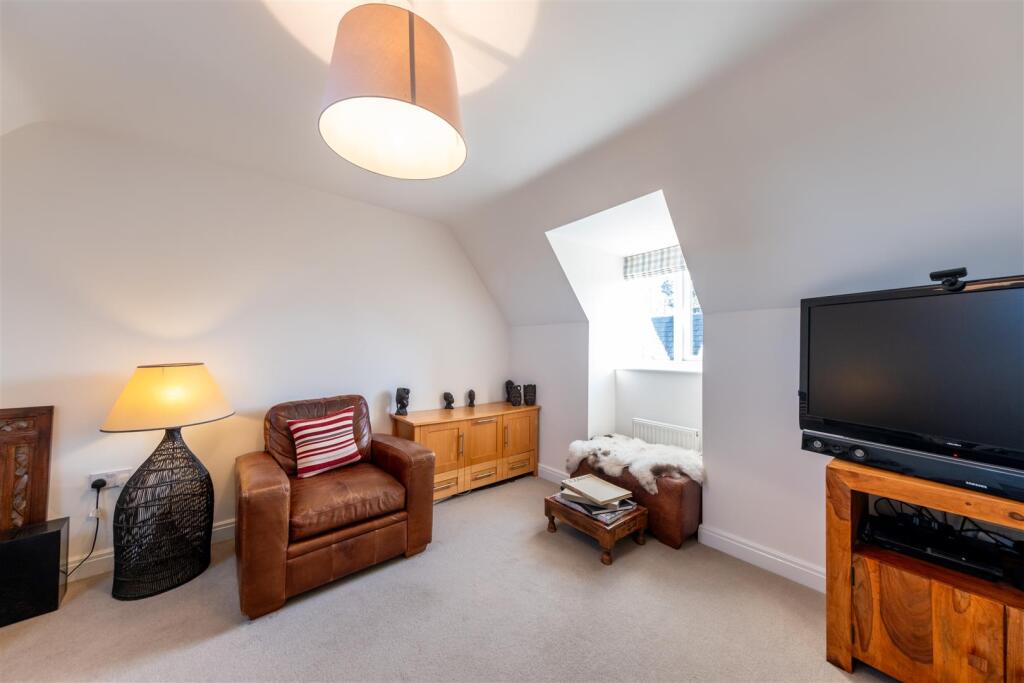 27 Shakerley Close-028.jpg