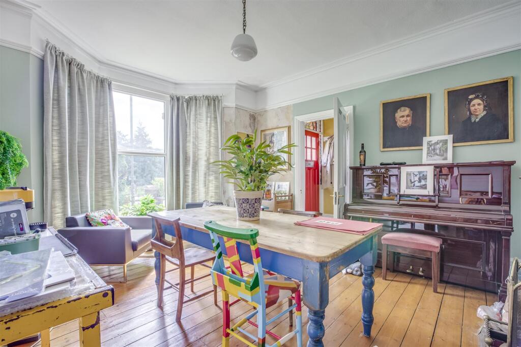 51 London Road, HP11 1BN-19.jpg