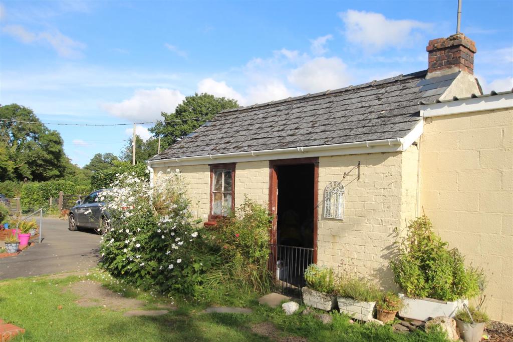 Detached Garage