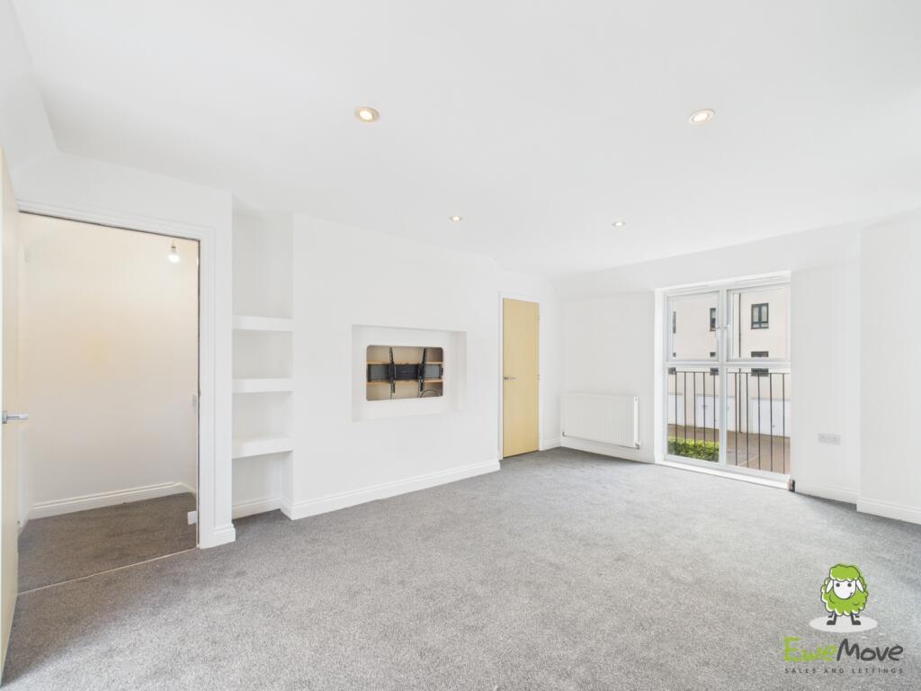 EweMove Estate Agents Basingstoke - Sinclair Drive