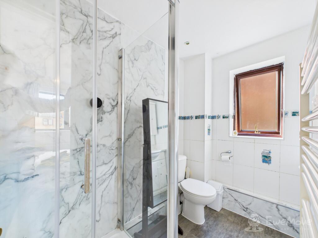 Ensuite to Bedroom One