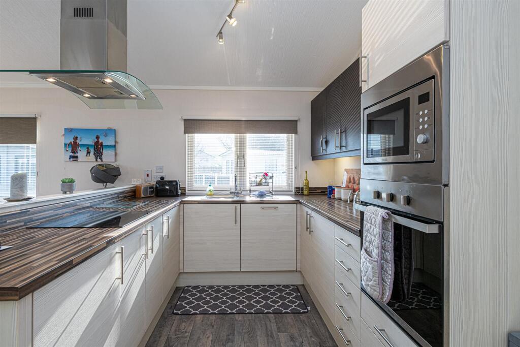 R19 KITCHEN