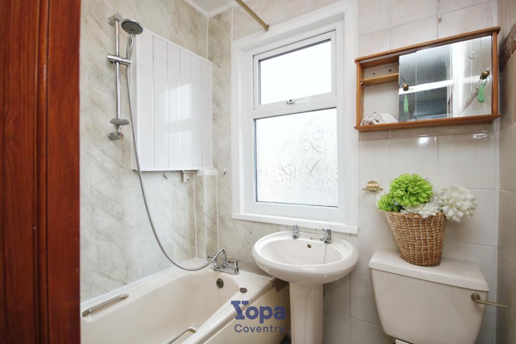 4d81bc2a-Family 20Bathroom.JPG