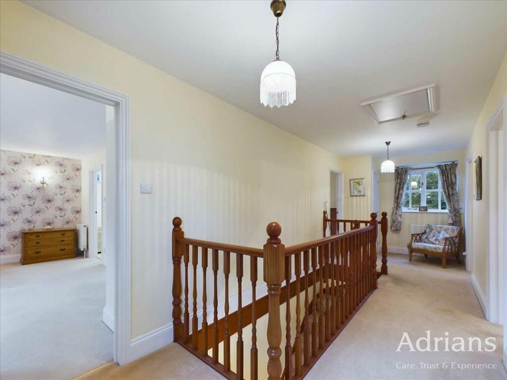 FIRST FLOOR LANDING